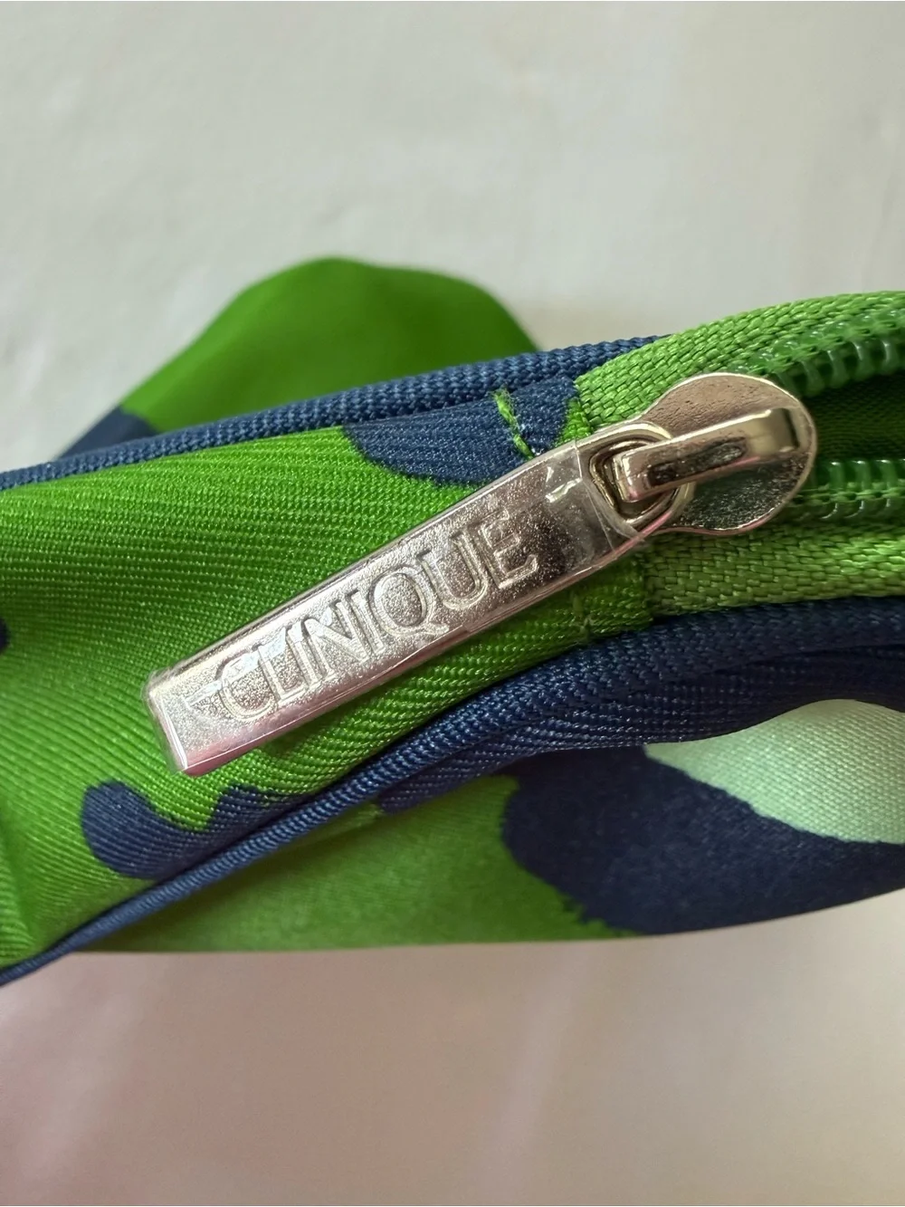 NWOT Clinique Kate Spade Green and Navy Floral Cosmetic Pouch